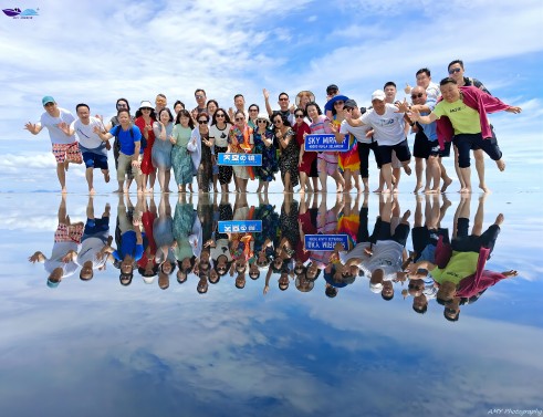 与世界有约丨瓦力游戏股份2023年度高管经理团队海表游奔赴大马，从新启程！
