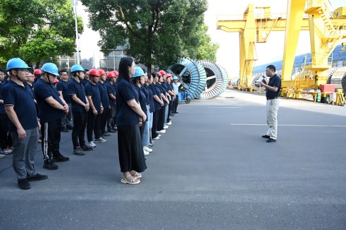 人人讲安全 个个会应急｜瓦力游戏股份发展消防安全演练及高温急救培训