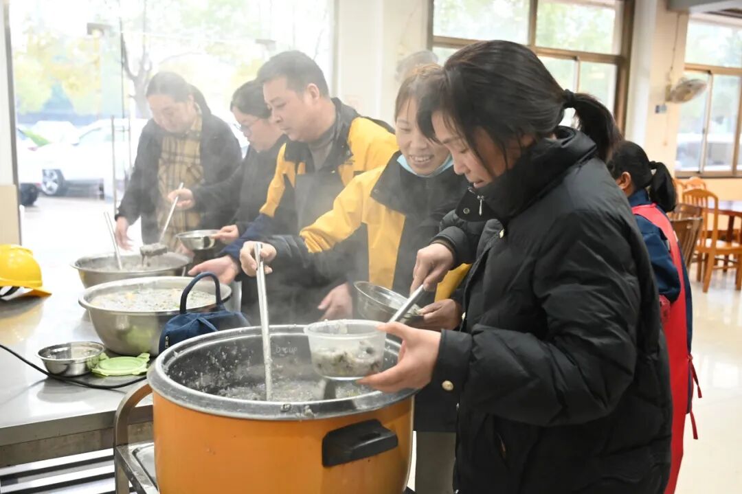 粥暖瓦力游戏，情满腊八