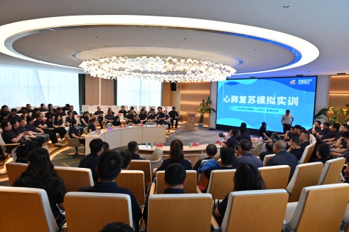 入夏在即，安全先行｜瓦力游戏股份发展AED与心肺复苏急救培训